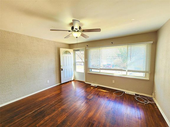 3rd image of 259 Elbring Dr