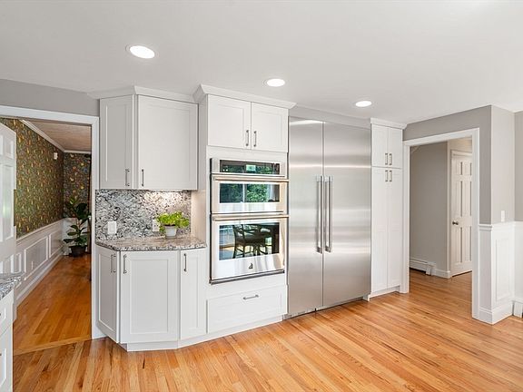 5th image of 25 Russett Hill Rd