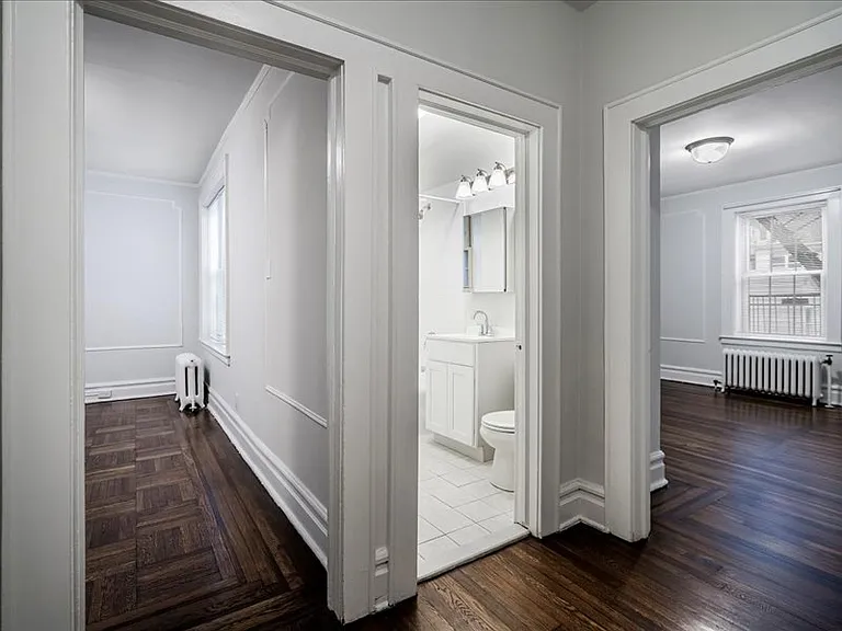 11 Park Place Apartments — Photo 16