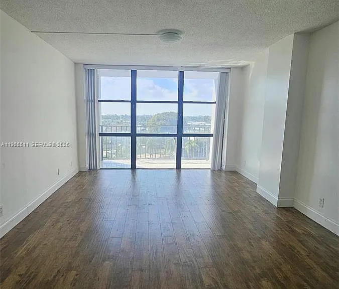1000 Parkview Dr #605 — Photo 11