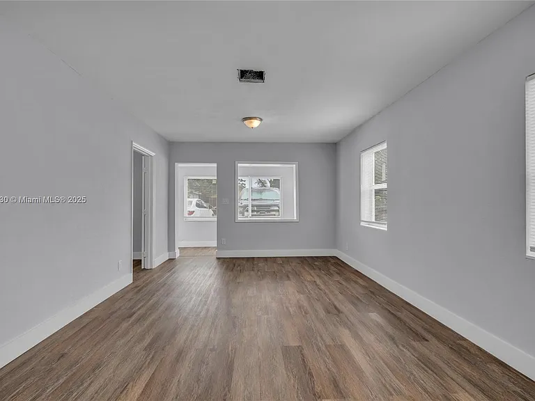 2243 Greene St — Photo 16