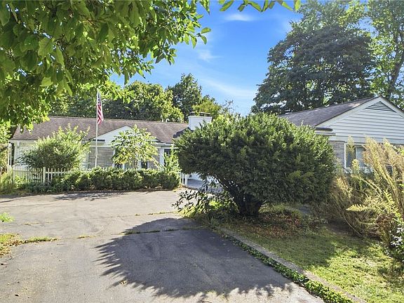 3rd image of 320 Sandhill Rd