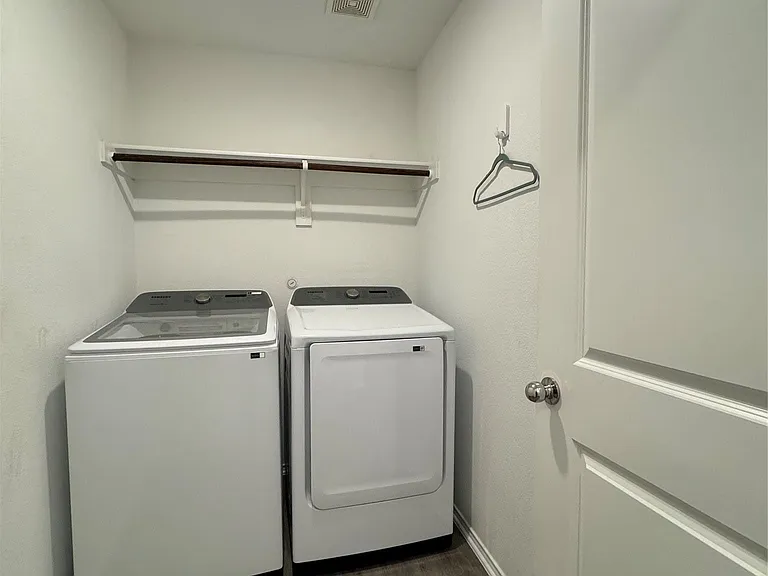 518 Olmstead Dr — Photo 10