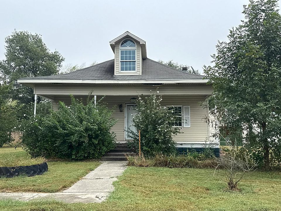 1st image of 604 Maple St