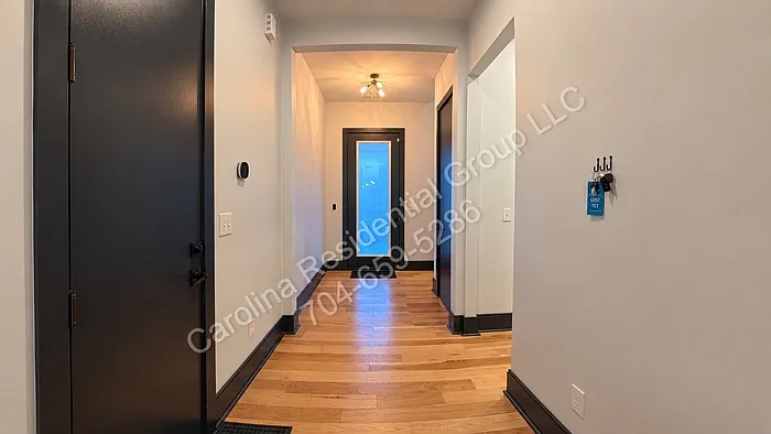 3 bed, 2.5 bath, 2650 sqft, $8,000 — Photo 4