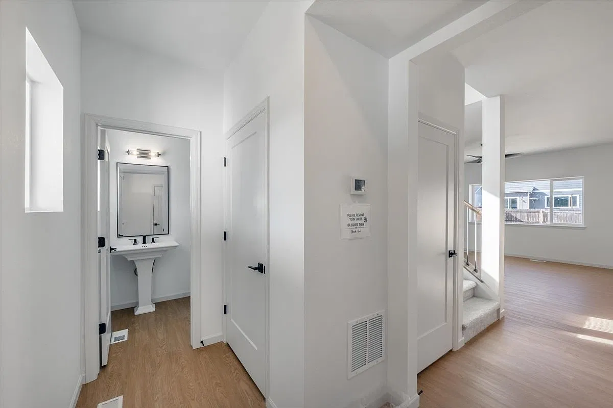 4 bed, 2462 sqft, $3,250 — Photo 4