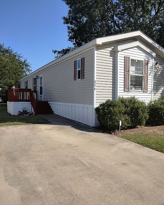 1st image of 216 Crepe Myrtle Ln