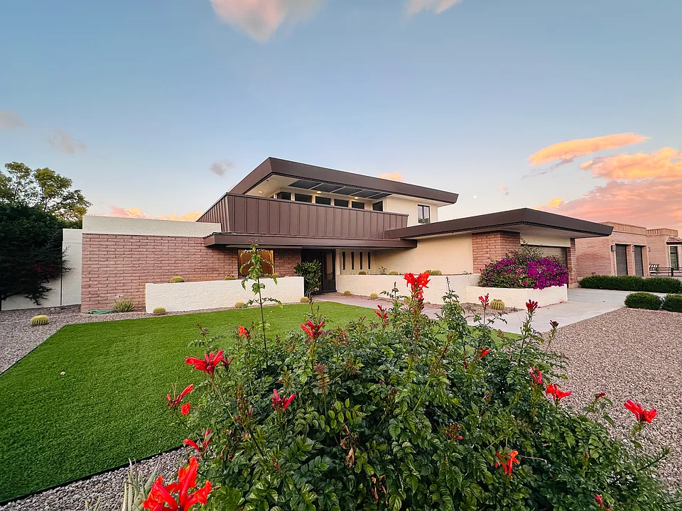 8166 E Del Cadena Dr