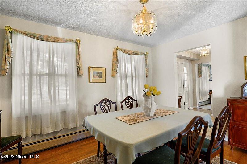 5th image of 2 Lakewood Meadows Court