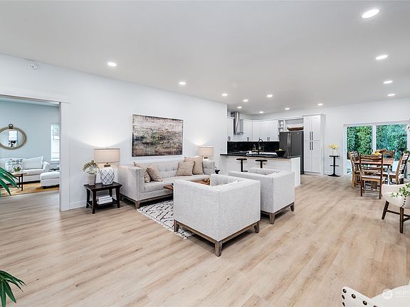 3rd image of 18773 3rd Avenue NE
