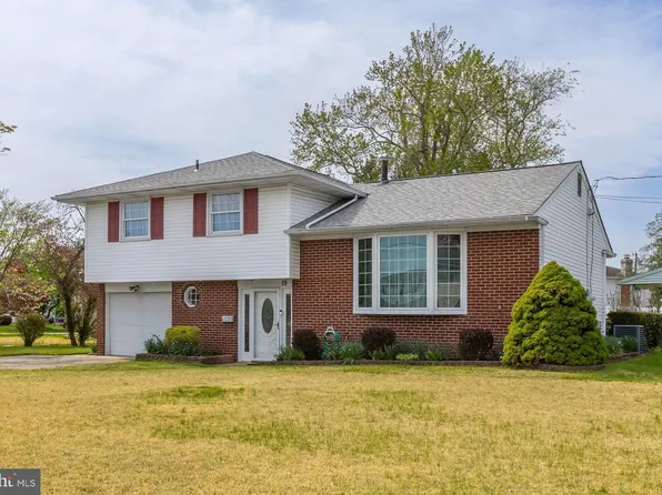 19 Fairmount Dr, Glassboro, NJ 08028