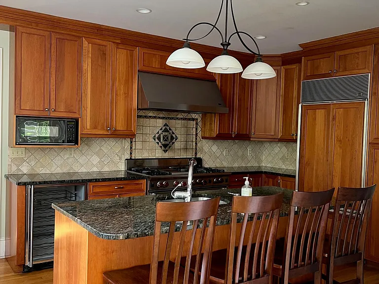 246 Beechmont Dr — Photo 2