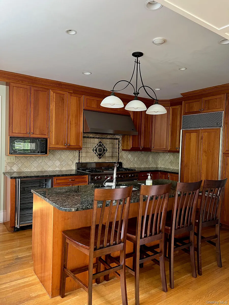 Building Photo - 246 Beechmont Dr