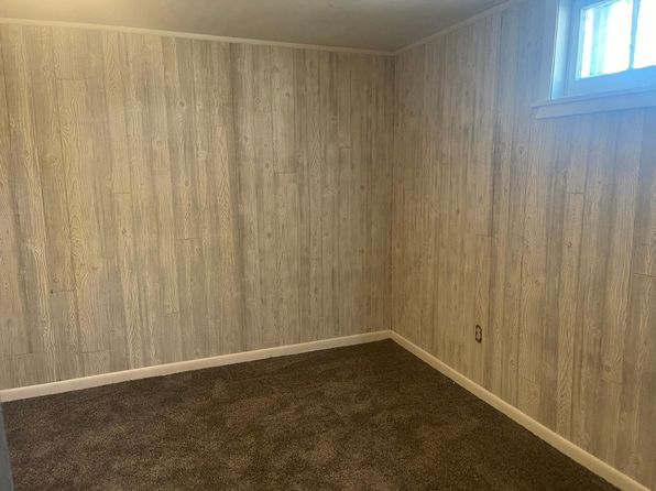 523 S Delaware Ave, Hastings, NE 68901
