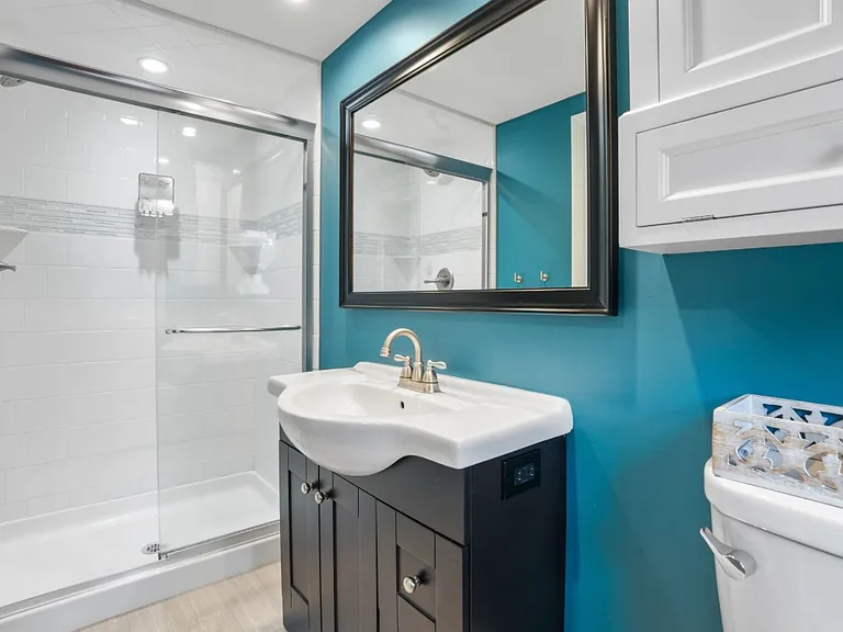 517 Park Ave — Photo 17