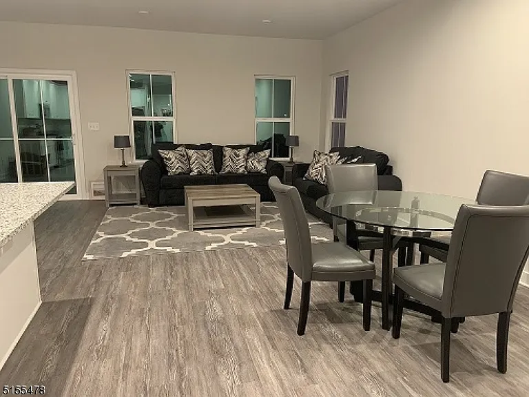 25 Cypress Ln — Photo 2