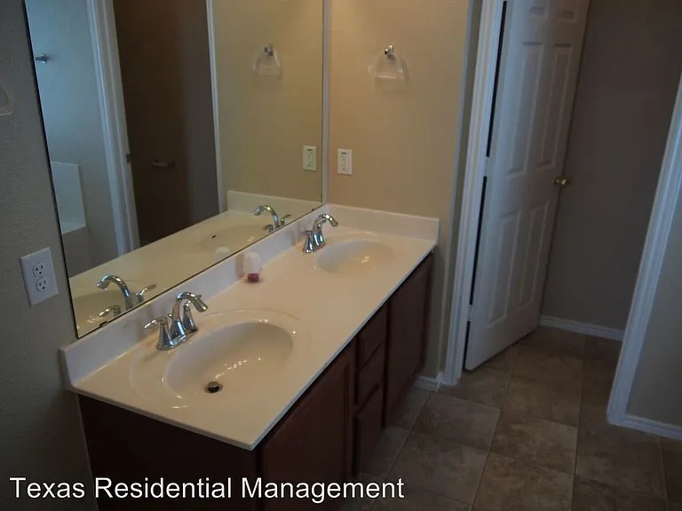 5012 Lions Gate Ln — Photo 8