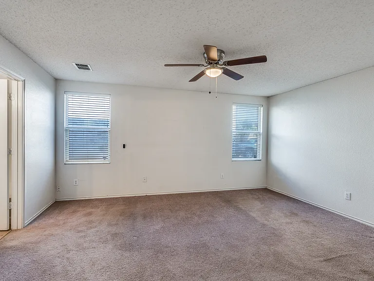 8402 Olivia Meadow Dr — Photo 14