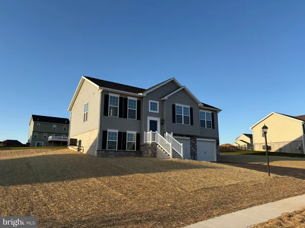 445 Ripple Dr #61, Hanover, PA 17331
