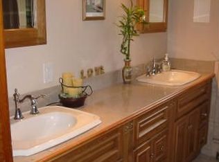 48 Winding Ln, Springfield, MA 01118