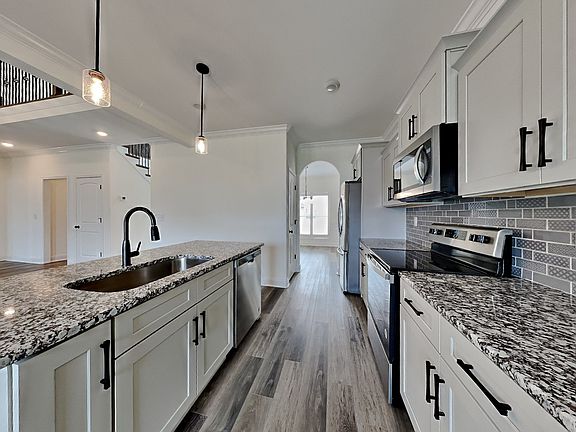 3rd image of 577 Dexter Dr
