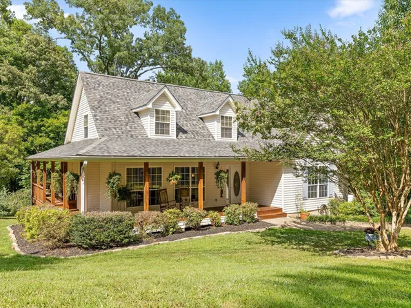 1011 Clift Cave Dr, Soddy Daisy, TN 37379