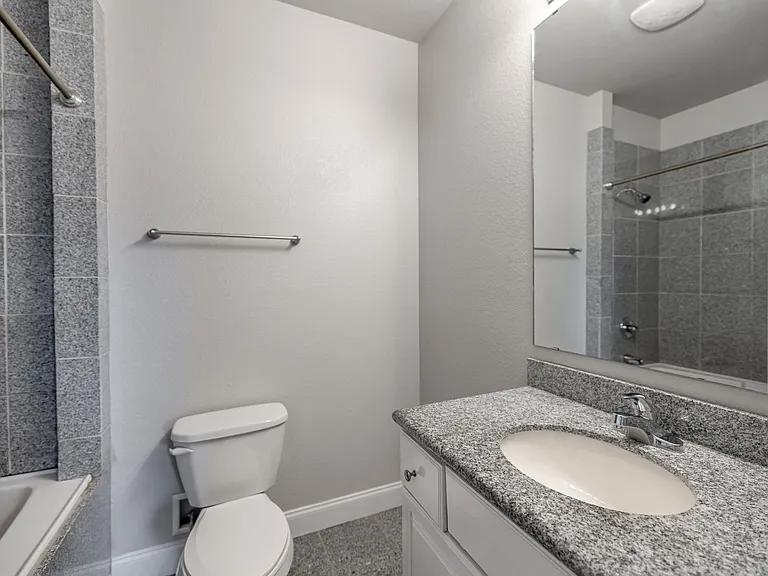 The Versailles Apartment Homes — Photo 43