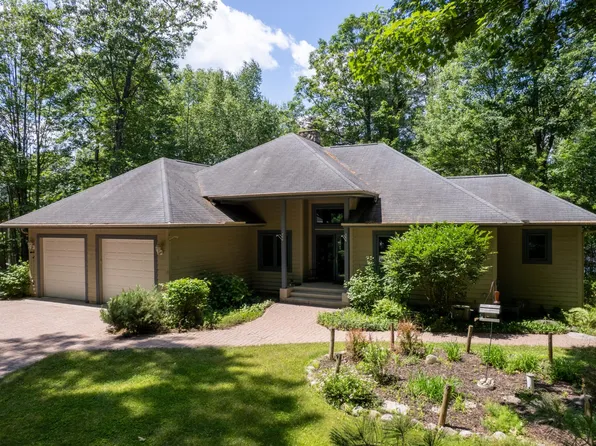 10415 Howards End Rd, Minocqua, WI 54548