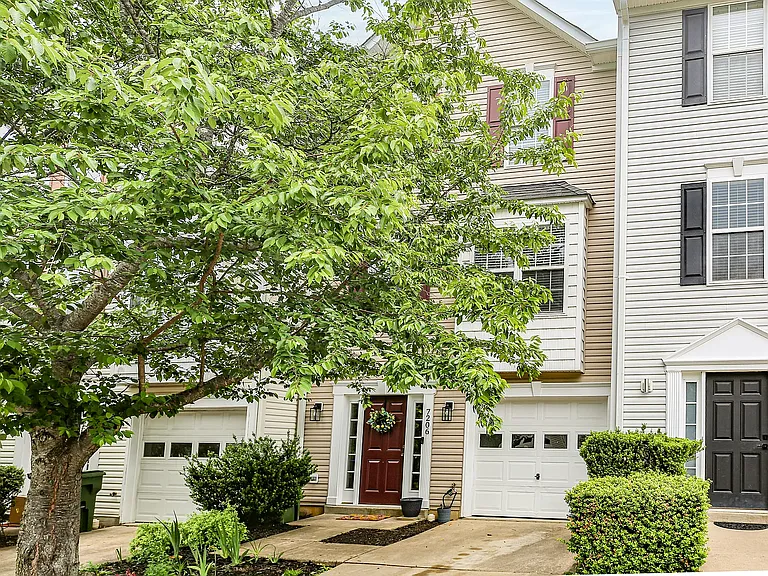 7206 Finch Ln — Photo 1