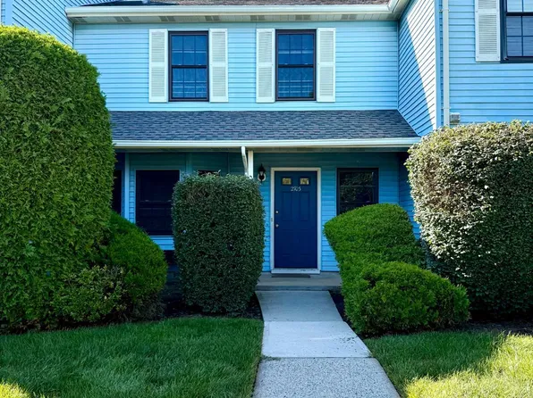 2703 Deerfield Dr, Edison, NJ 08820