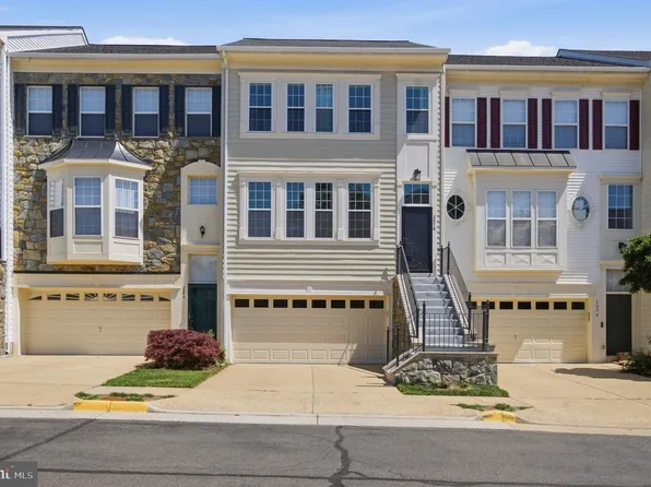 2078 Capstone Cir, Herndon, VA 20170