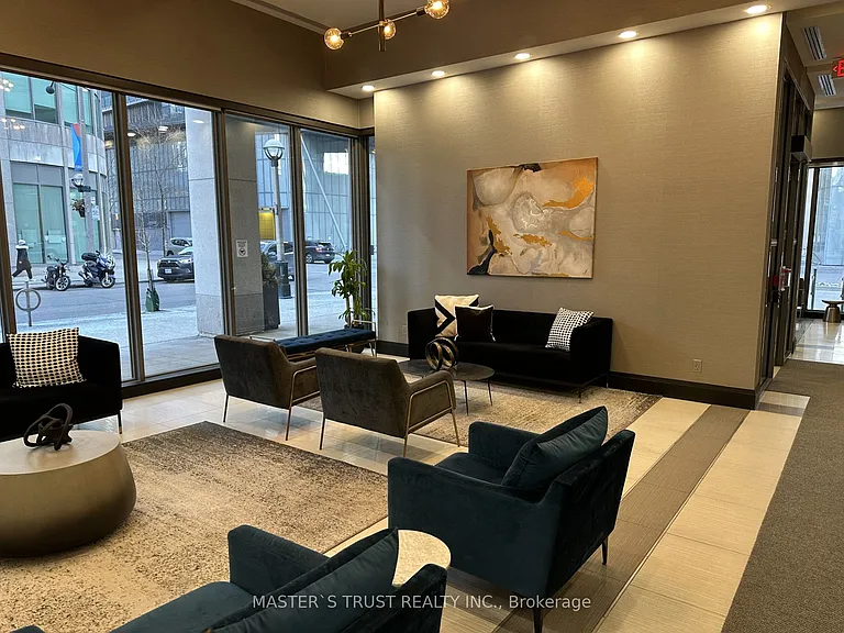 19 Grand Trunk Cres #3908 — Photo 2