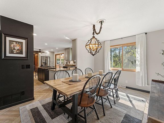 5th image of 60 Deer Hills Ct