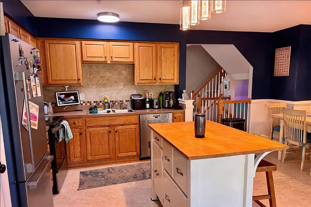 3 bed, 2400 sqft, $2,300 — Photo 4