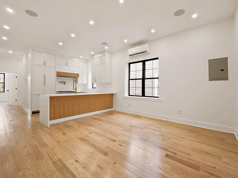 1109 Hancock St #2 — Photo 2