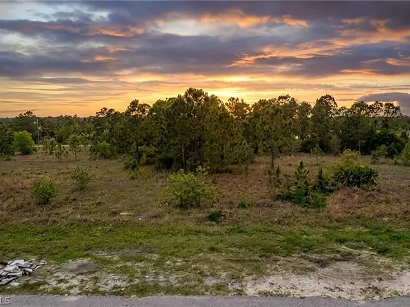 1247 Columbus Blvd, Fort Myers, FL 33913