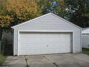 5th image of 18 Oschawa Ave
