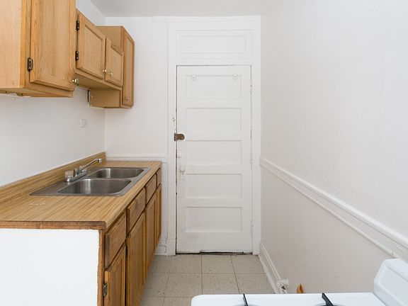 2nd image of 3257 W Wrightwood Ave #D3