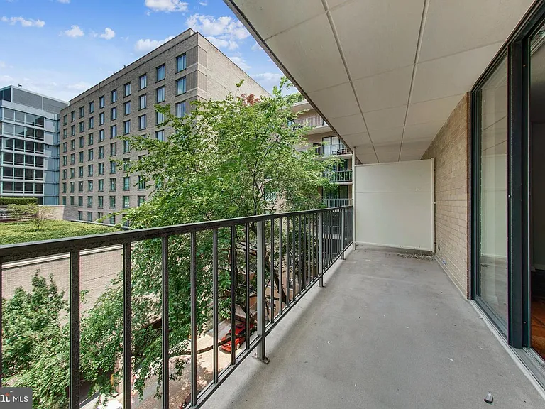 2201 L St NW #617 — Photo 33