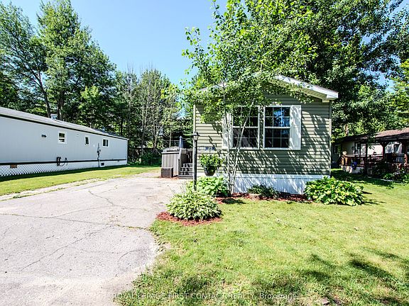 3rd image of 23 Georgian Glen Dr