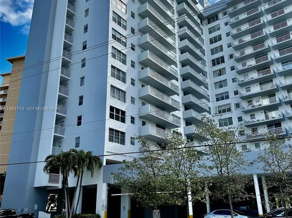 137 Golden Isles Dr APT 1110, Hallandale Beach, FL 33009