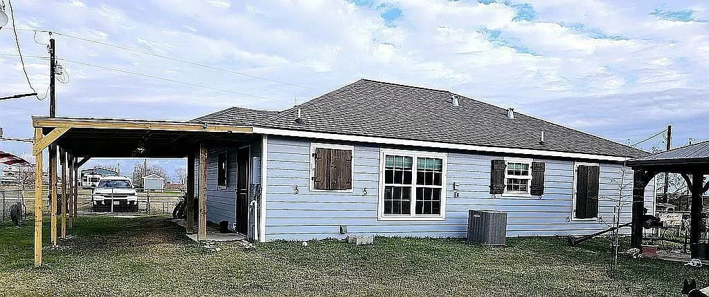3 bed, 2.0 bath, 1372 sqft, $2,000 — Photo 2