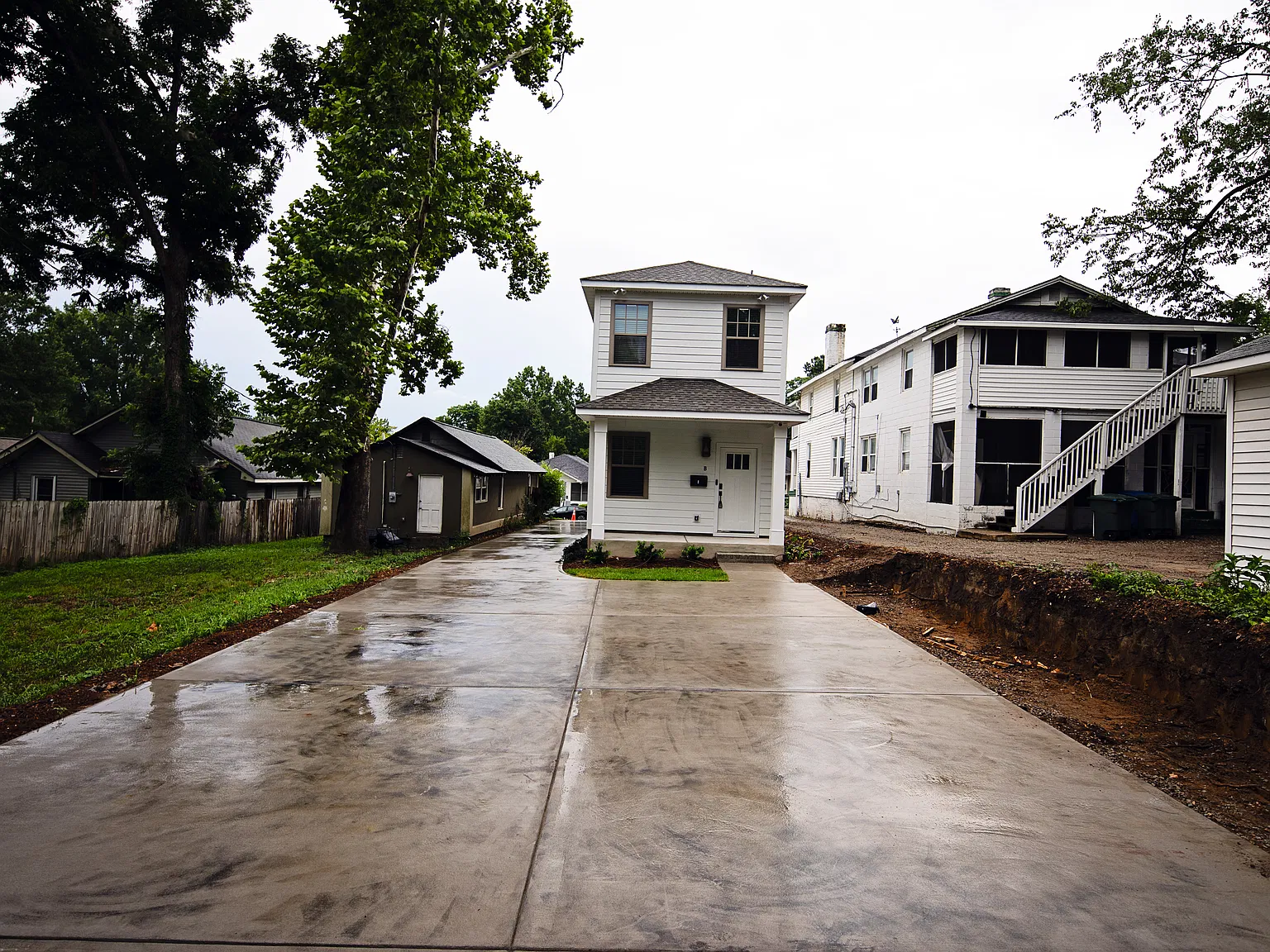 6 bed, 2300 sqft, $6,900 — Photo 2