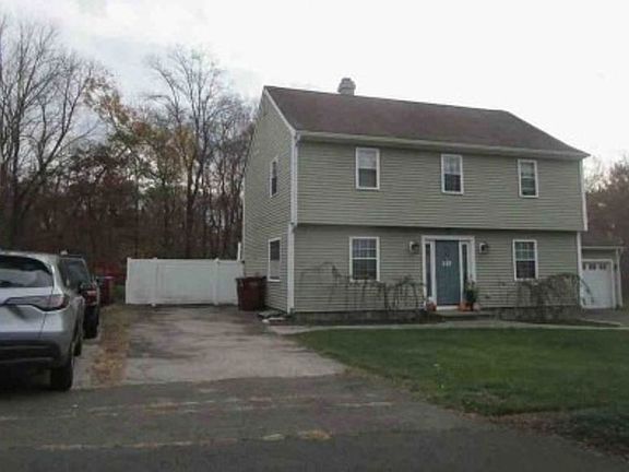 Exterior Neighborhood (street photo)