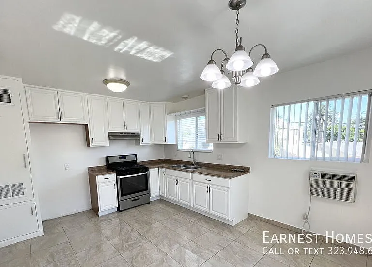 14202 Delano St #6 — Photo 3