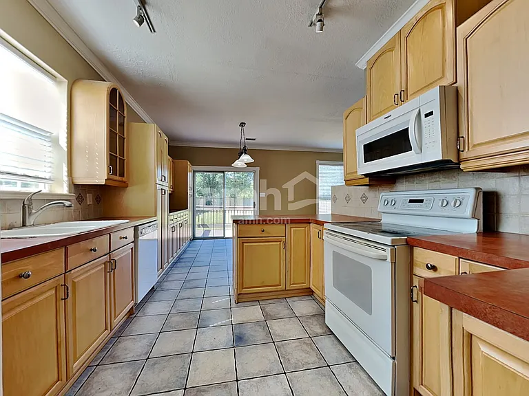 4317 Aylesbury Dr — Photo 3