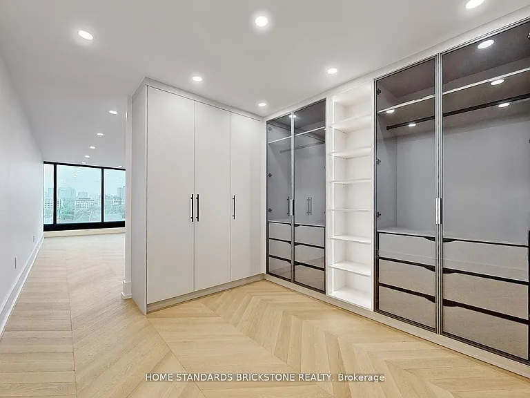 110 Bloor St W #1009 — Photo 22