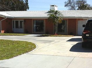 813 Royal Dr, Largo, FL 33770