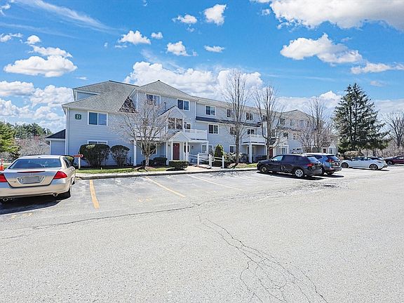 5th image of 360 Littleton Rd Unit B7