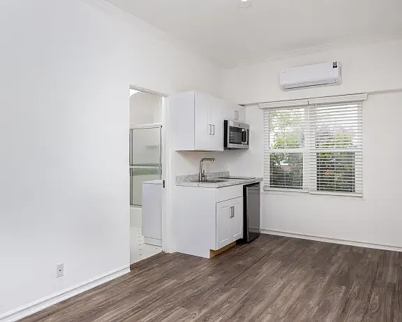 132 S Bedford Dr #103 — Photo 7